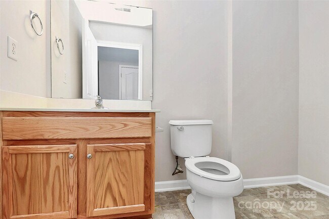 Building Photo - 2108 Oakcliffe Ct