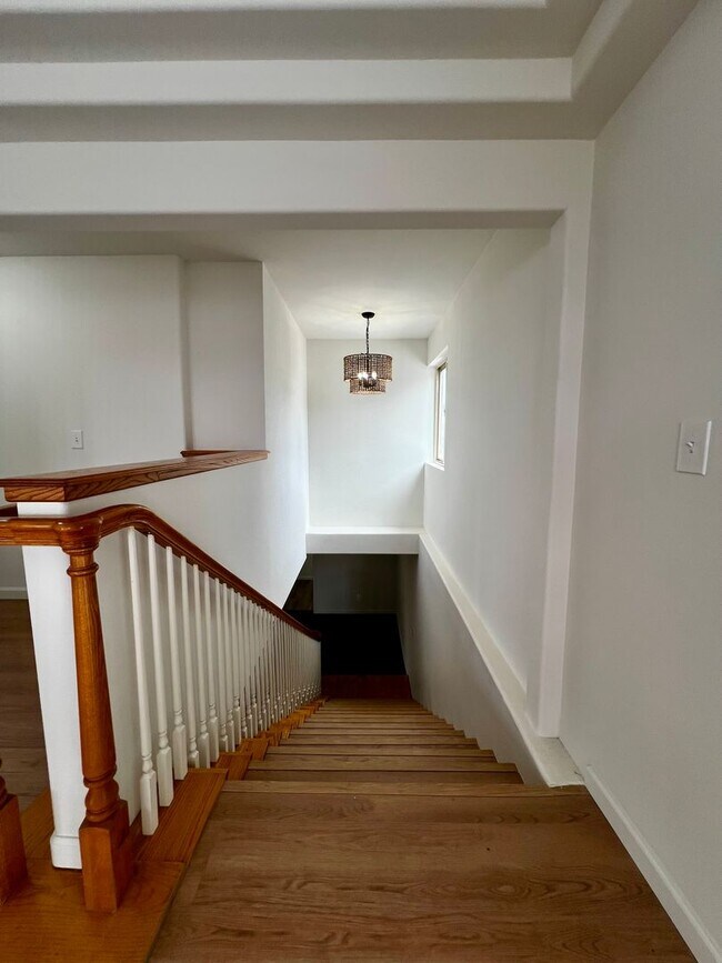 Building Photo - 5204 Roza Hill Dr
