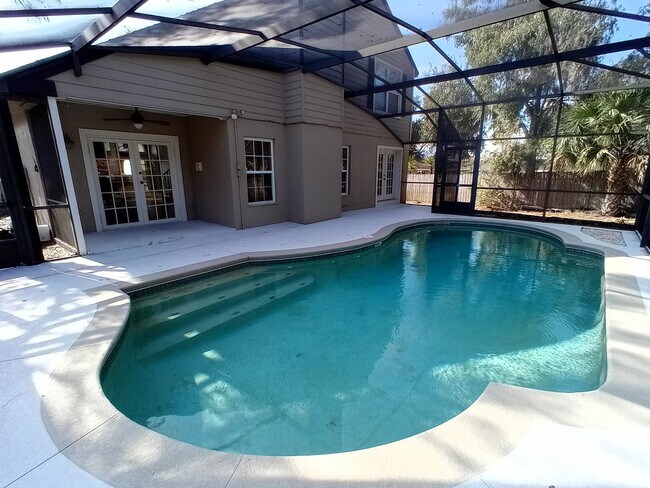 Building Photo - Discover Spacious Living in the Heart of Oviedo!