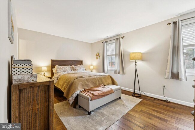 Building Photo - 215 Commons Dr NW