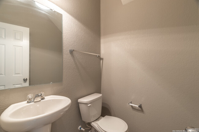 Building Photo - 1434 Kedros-