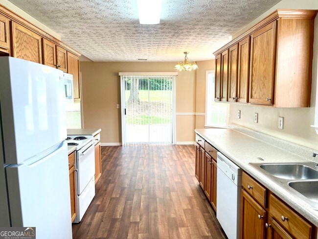 Building Photo - 100 Oak Hill Dr