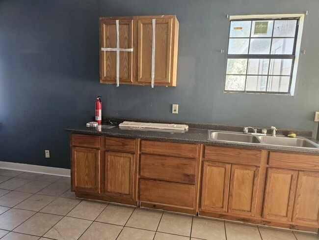 Building Photo - 423 Inez St