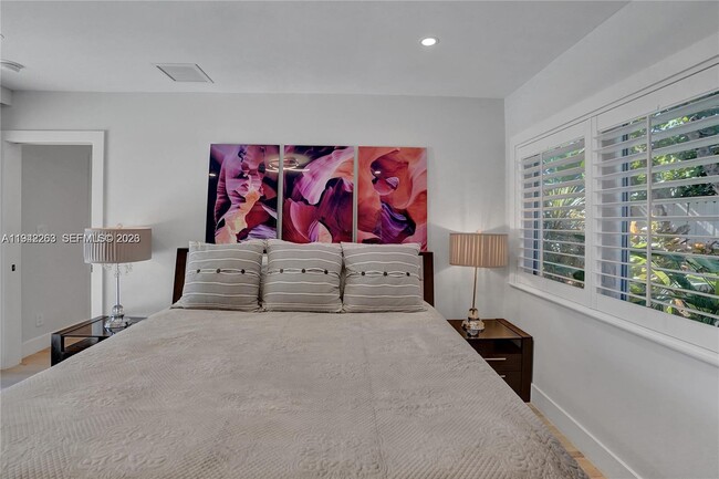 Building Photo - 2011 NE 31st Ct