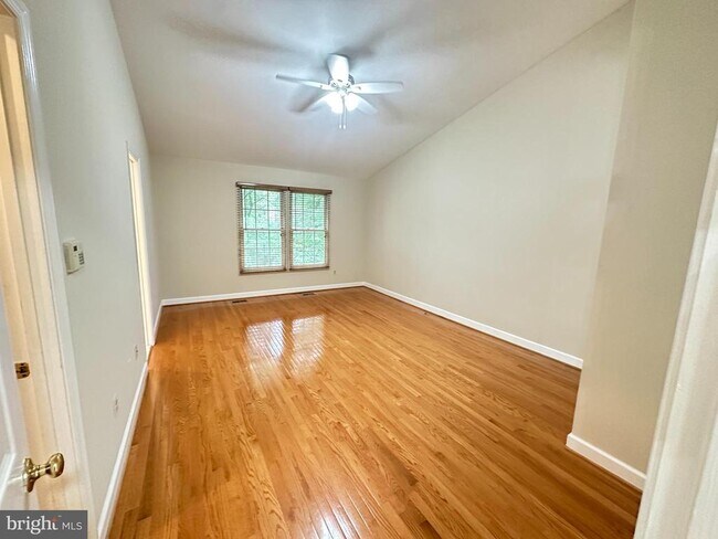 Building Photo - 6304 Crooked Oak Ln