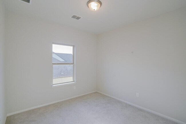 Building Photo - 16916 Sanglier Dr