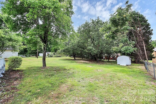 Building Photo - 1017 McLain Rd