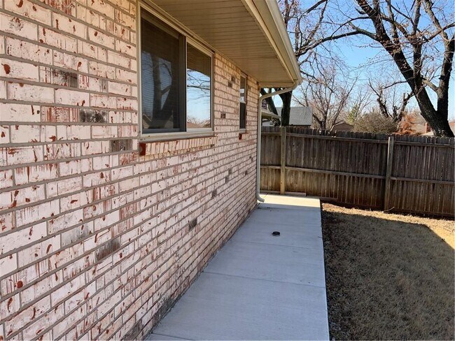 Building Photo - 2417 Pinon Pl