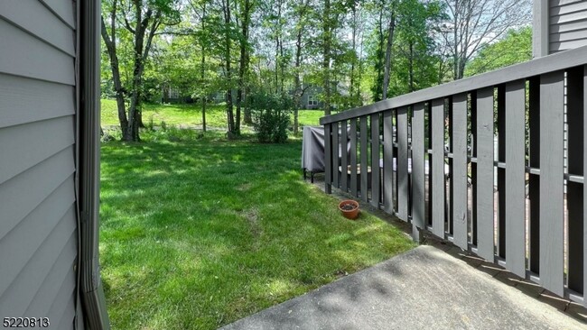 Building Photo - 6 Brookline Ct