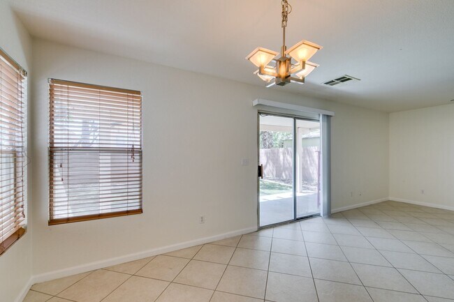 Building Photo - Spacious 4 Bedroom 2.5 Bathroom Home with Covered Patio & Large Backyard