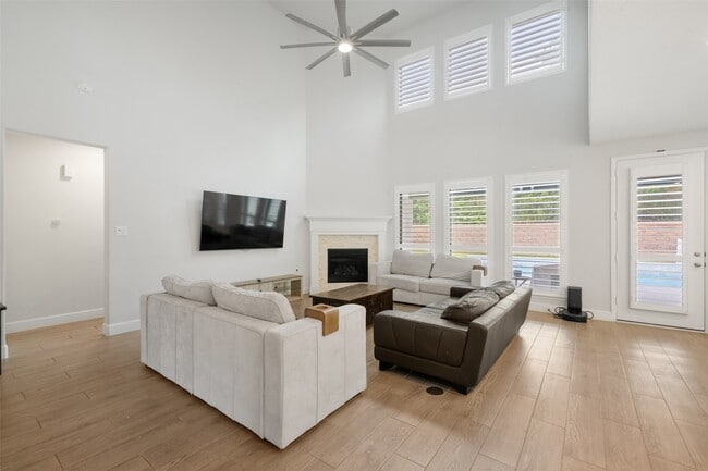 Building Photo - 221 Patina Sorrel Dr