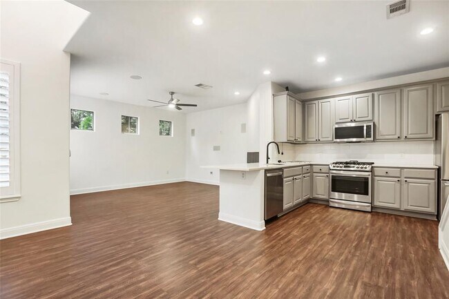 Building Photo - 3406 Menchaca Rd
