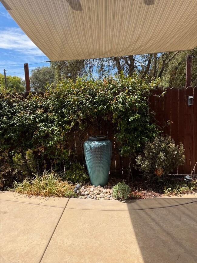 Building Photo - 4668 Lue Ln