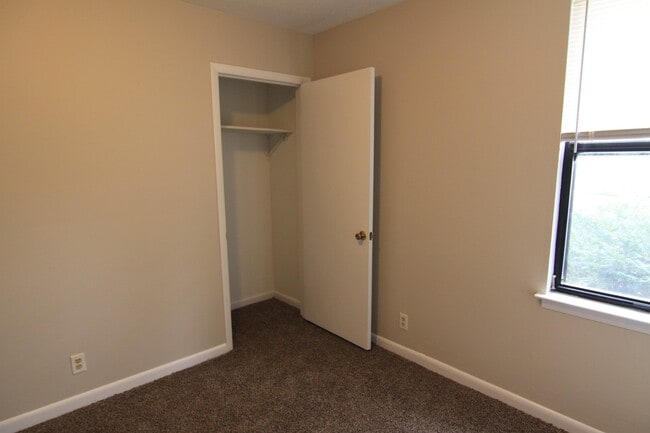 Building Photo - 3 Bedroom 2 Bath Home For Rent On Cunningh...