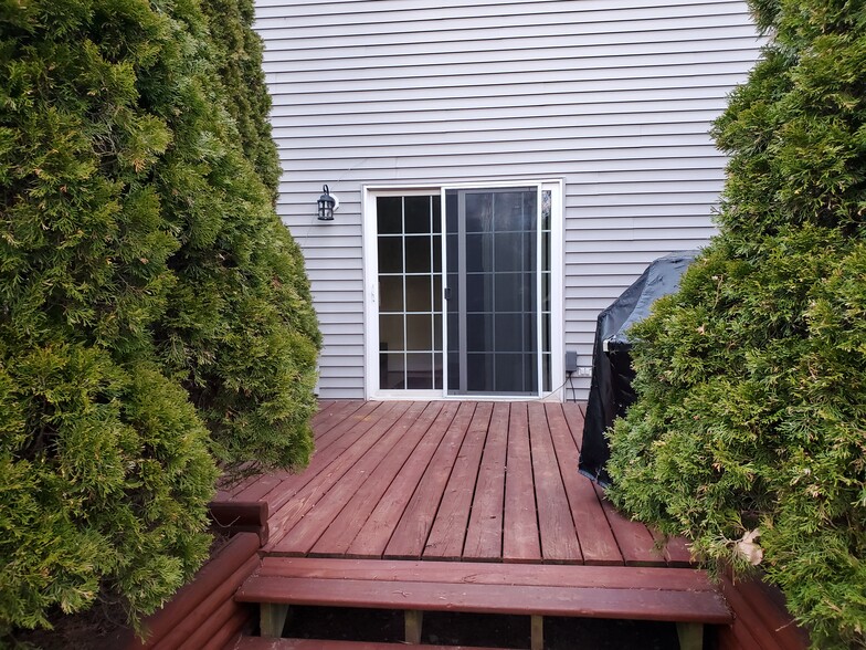 Back Deck 12x12 - 411 Lindale St