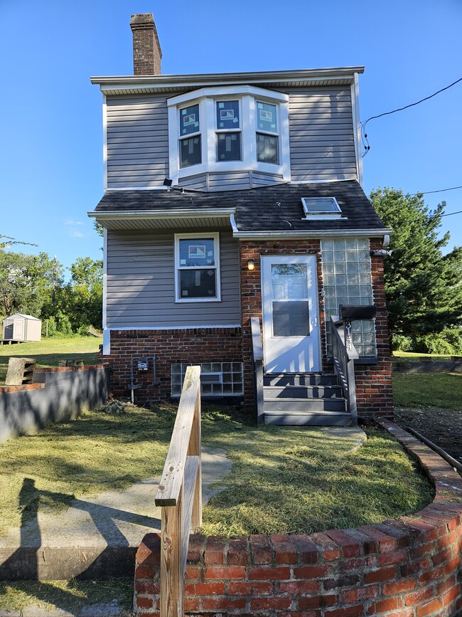 Primary Photo - 3144 Bohem St