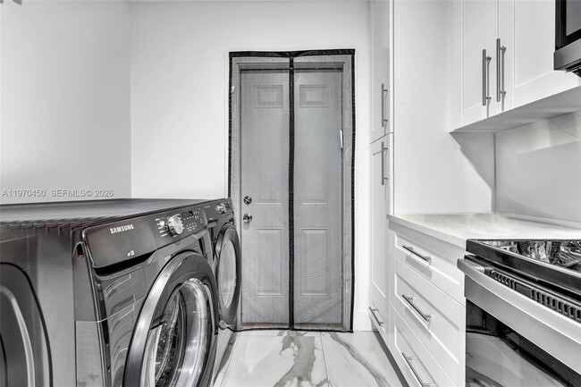 Building Photo - 6781 Franklin St