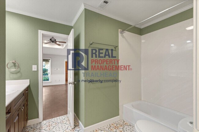 Building Photo - Charming 3 Bed 2 Bath Home in a Great Neighborhood - Private Pool!