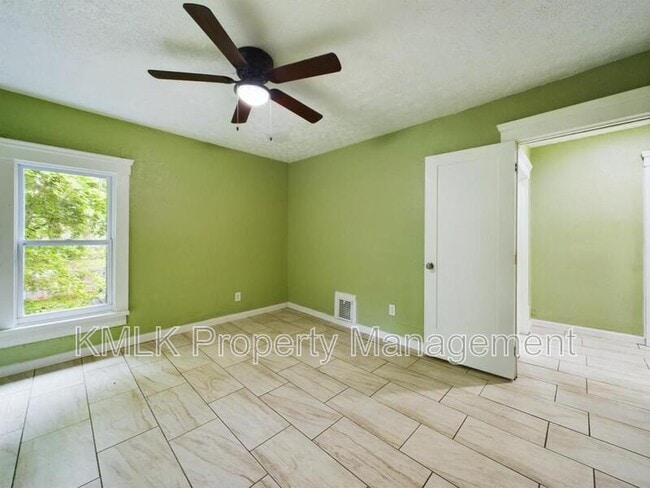 Building Photo - 187 W Long St