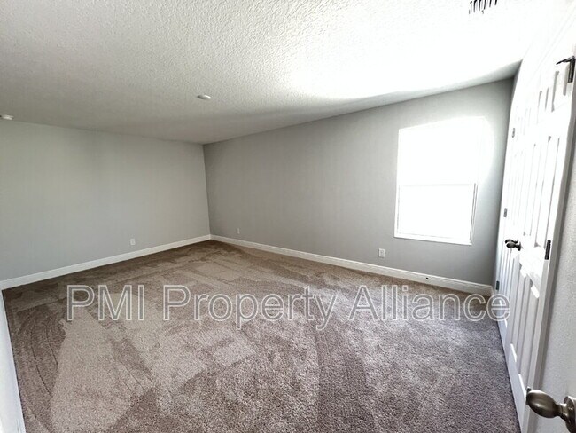 Building Photo - 14521 Crestavista Ave