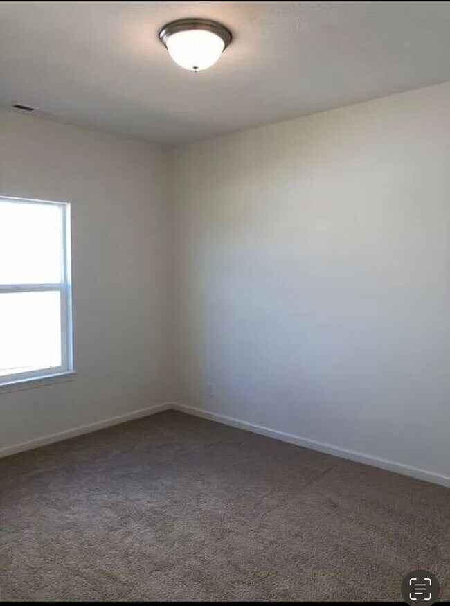 Building Photo - BRITTANY CHASE...3 Bedroom 2 bath