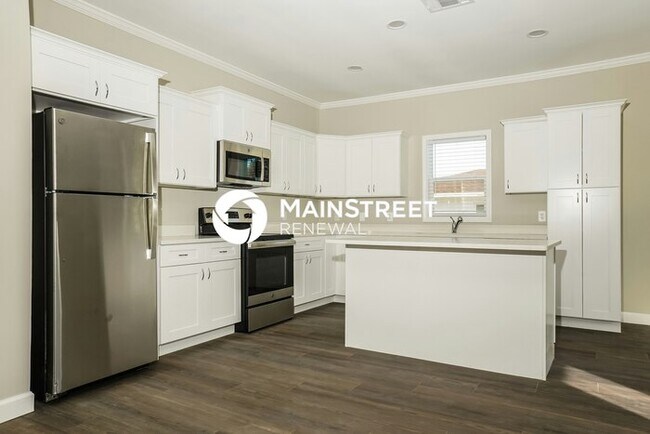 Building Photo - 4 Bedroom Pet-Friendly Home in North Port, FL with Main Street Renewal