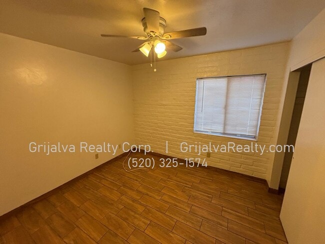 Building Photo - 3 Bed, 2 Bath Townhouse for Rent on the East Side (Escalante/Kolb)