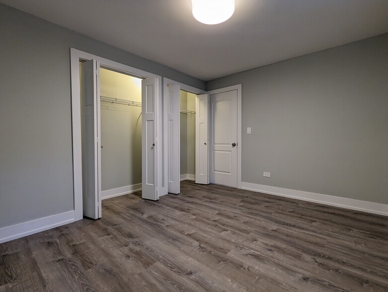 Building Photo - 456 W Barry Ave