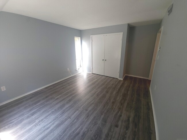 Building Photo - 41 Crocus Ln