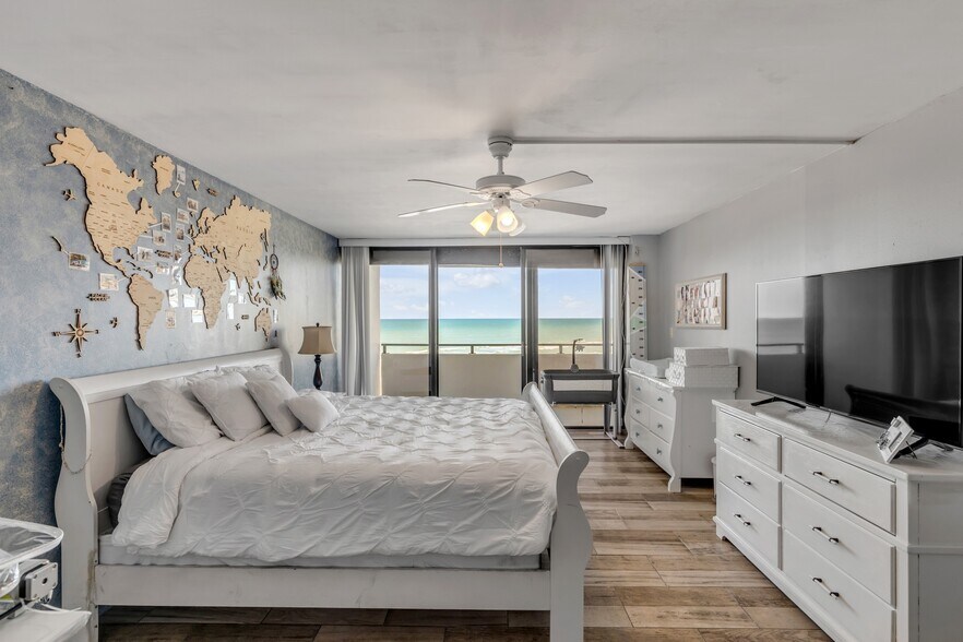Master Bedroom - 901 S Atlantic Ave