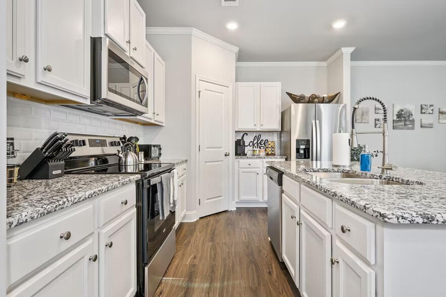 Building Photo - 2059 Pinnacle Walk