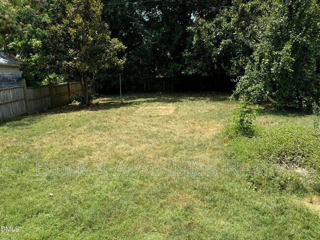 Building Photo - 3129 Stanhope Ave