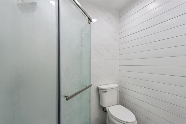 Building Photo - Newly Renovated Coastal Cottage for Lease!