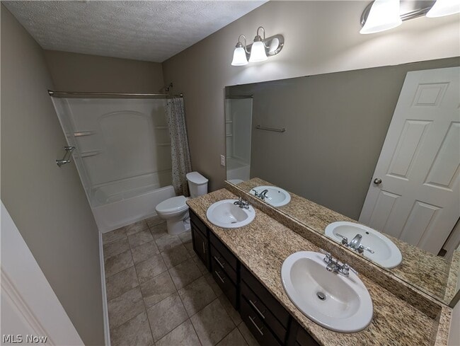 Building Photo - 32815 Rebecca Ln