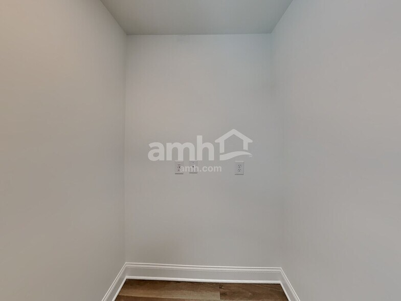 Building Photo - 1051 Highland Walk