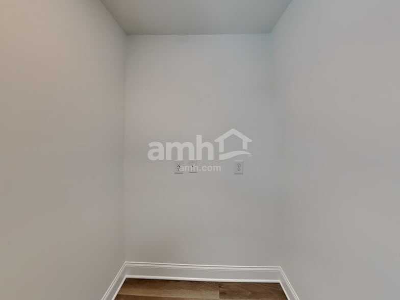 Building Photo - 1069 Highland Walk