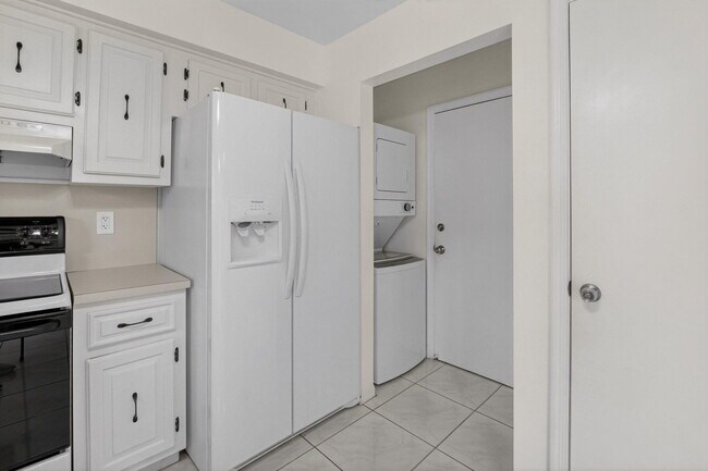 Building Photo - 4944 Equestrian Cir