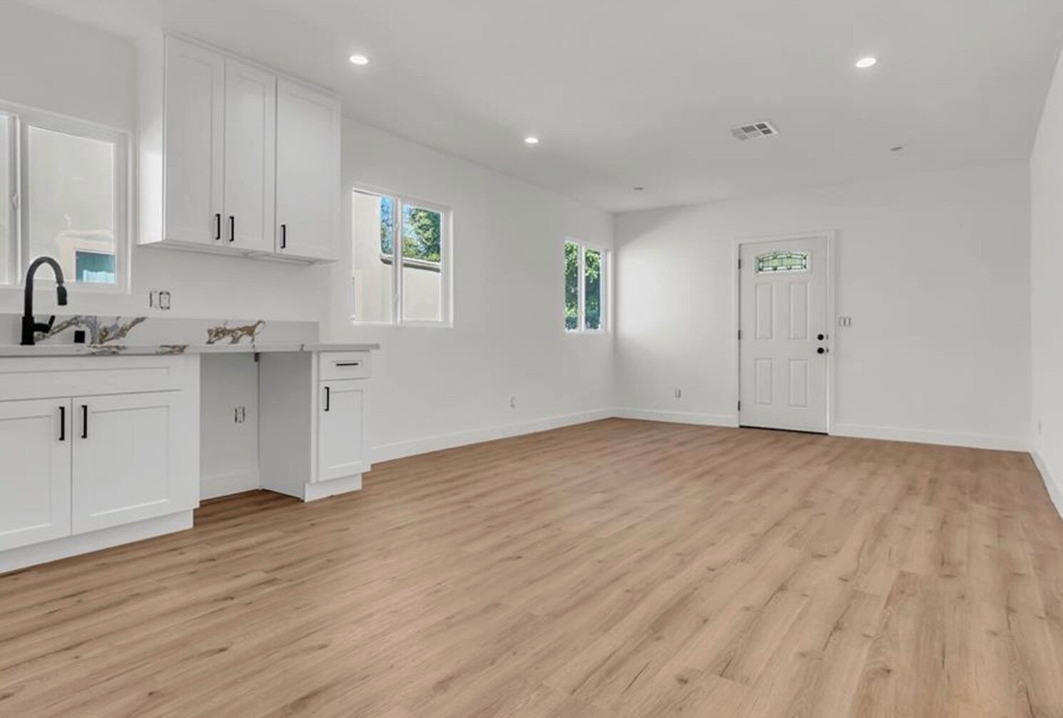 Building Photo - 3918 W 28th St