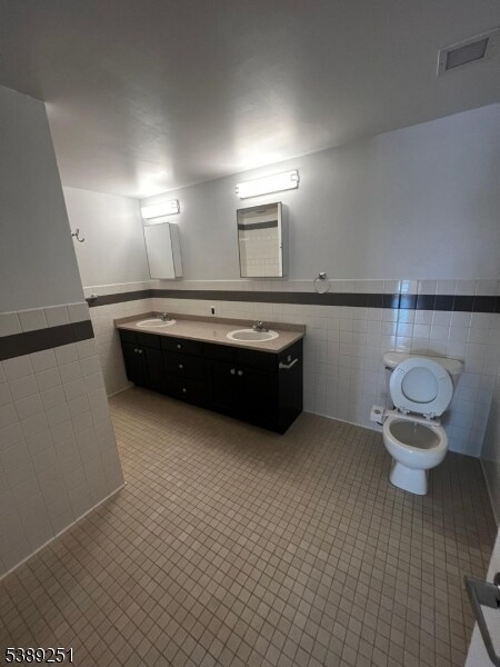 Building Photo - 53 W Palisade Ave