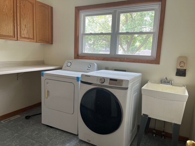 Building Photo - 5849 Oxbow Bend
