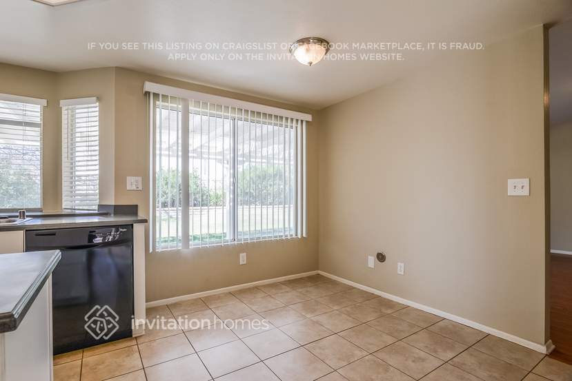 Building Photo - 41223 Maple St