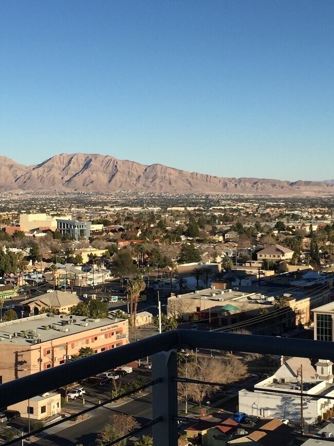 Building Photo - Stunning Fully Furnished Loft with Breathtaking Views of the Las Vegas Strip!