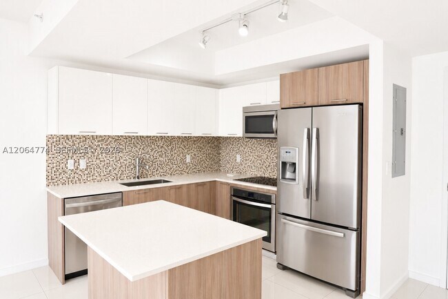 Building Photo - 5252 Paseo Blvd
