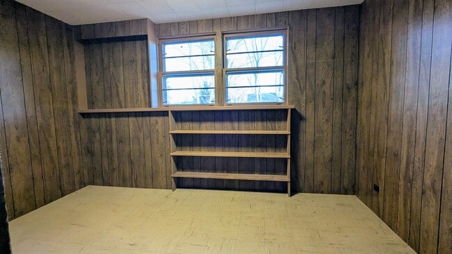 Building Photo - 917 S Summit St