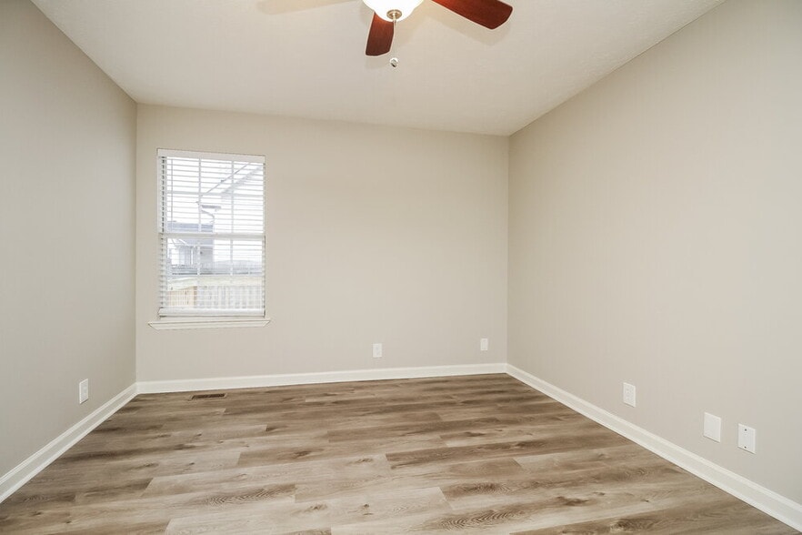 Building Photo - 3920 Calumet Dr