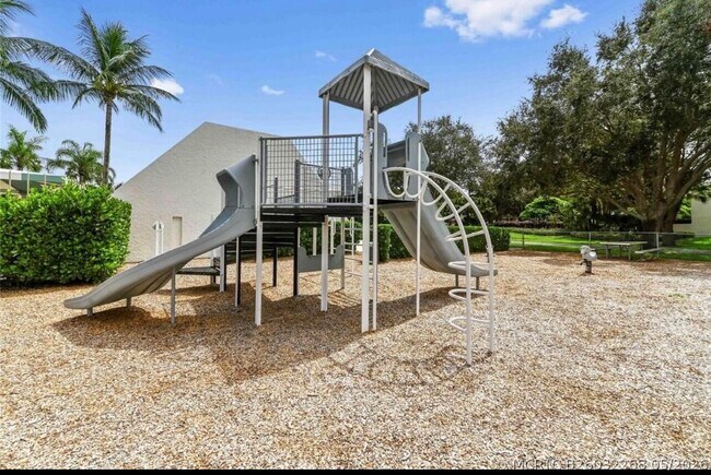 Building Photo - 8951 SW 19th St