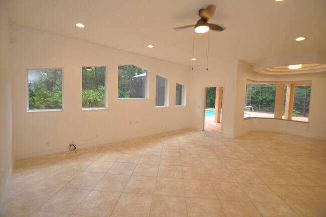 Building Photo - 12 Clementina Ct