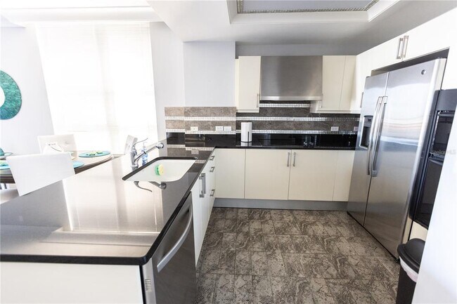 Building Photo - 1350 Main St