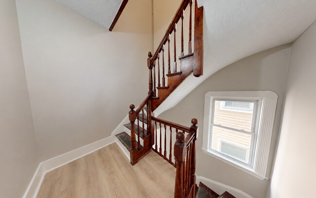 Building Photo - 205 Chelsea St