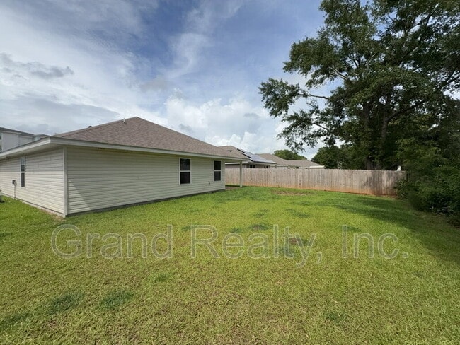 Building Photo - 4955 Red Cedar Rd
